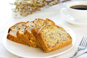 Cukup Diaduk! Ini Cara Bikin Bolu Pisang Ambon Kukus Takaran Sendok Tanpa Mikser